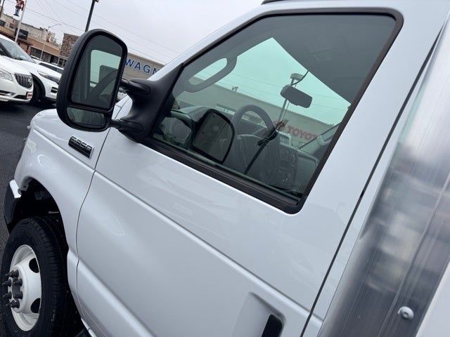 2025 Ford E-350SD Base Cutaway