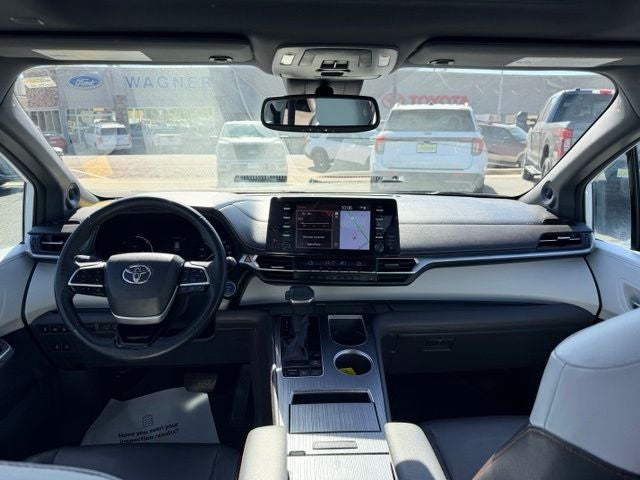 2022 Toyota Sienna XSE 7 Passenger