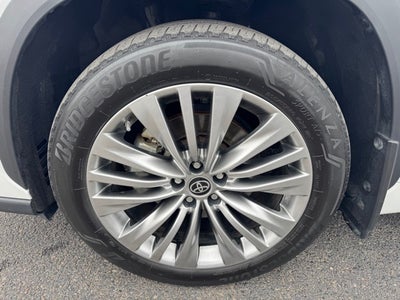 2022 Toyota Highlander Hybrid Platinum
