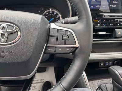 2022 Toyota Highlander Hybrid Platinum