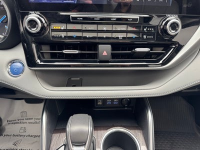 2022 Toyota Highlander Hybrid Platinum