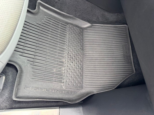 2022 Toyota Highlander Hybrid Platinum