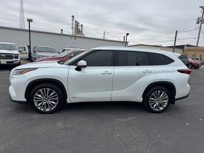 2022 Toyota Highlander Hybrid Platinum