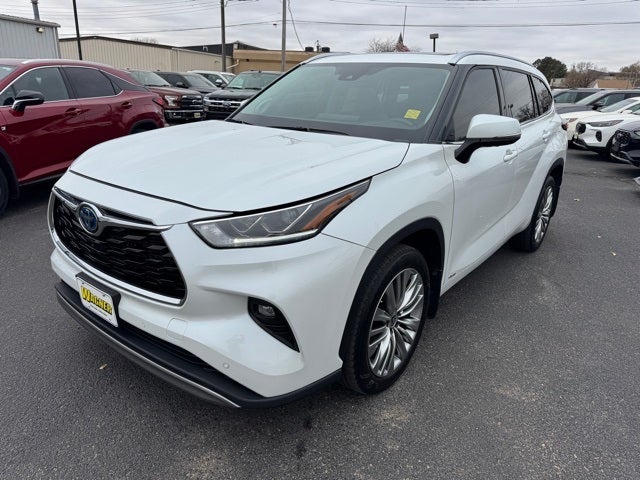 2022 Toyota Highlander Hybrid Platinum