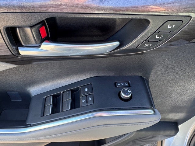 2023 Toyota Highlander Platinum