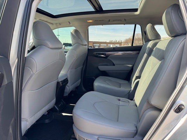 2023 Toyota Highlander Platinum