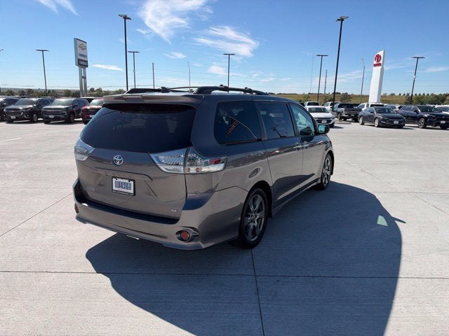 2018 Toyota Sienna SE 8 Passenger