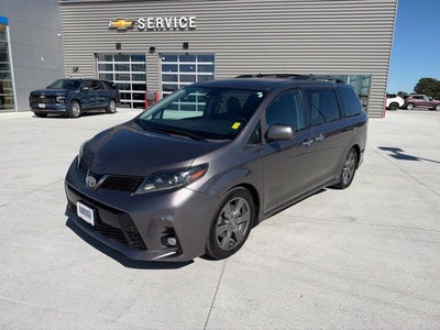 2018 Toyota Sienna SE 8 Passenger