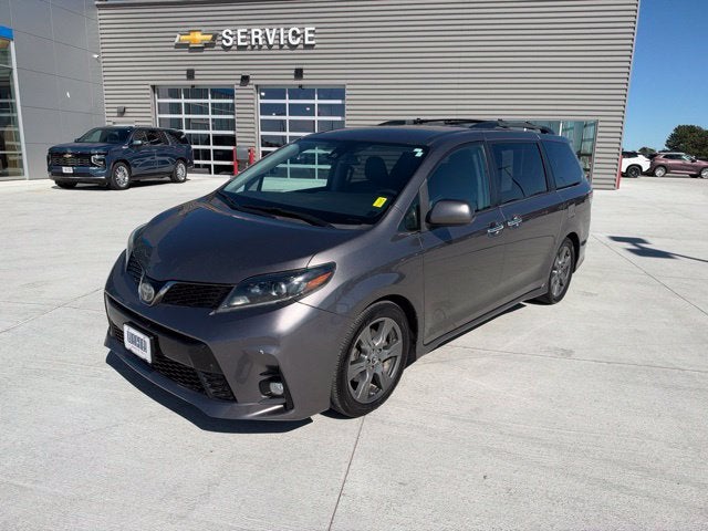 2018 Toyota Sienna SE 8 Passenger
