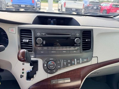 2014 Toyota Sienna XLE 8 Passenger