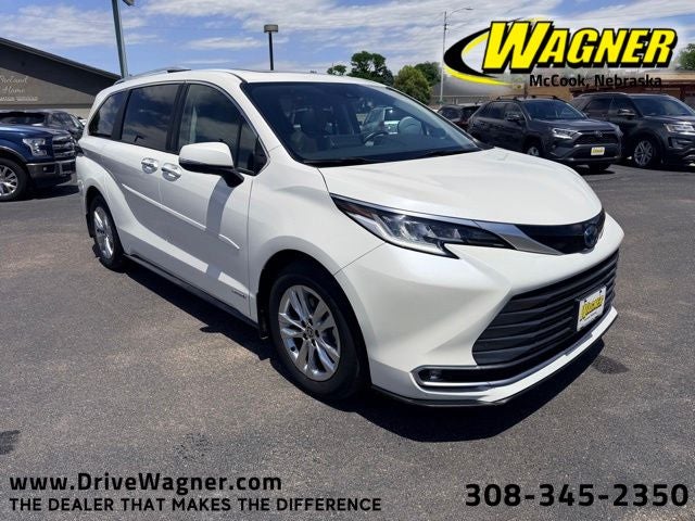 2021 Toyota Sienna Limited 7-Passenger Hybrid FWD's photo