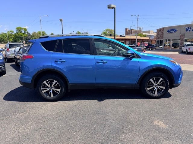 Used 2018 Toyota RAV4 XLE with VIN JTMRFREV6JD245474 for sale in McCook, NE